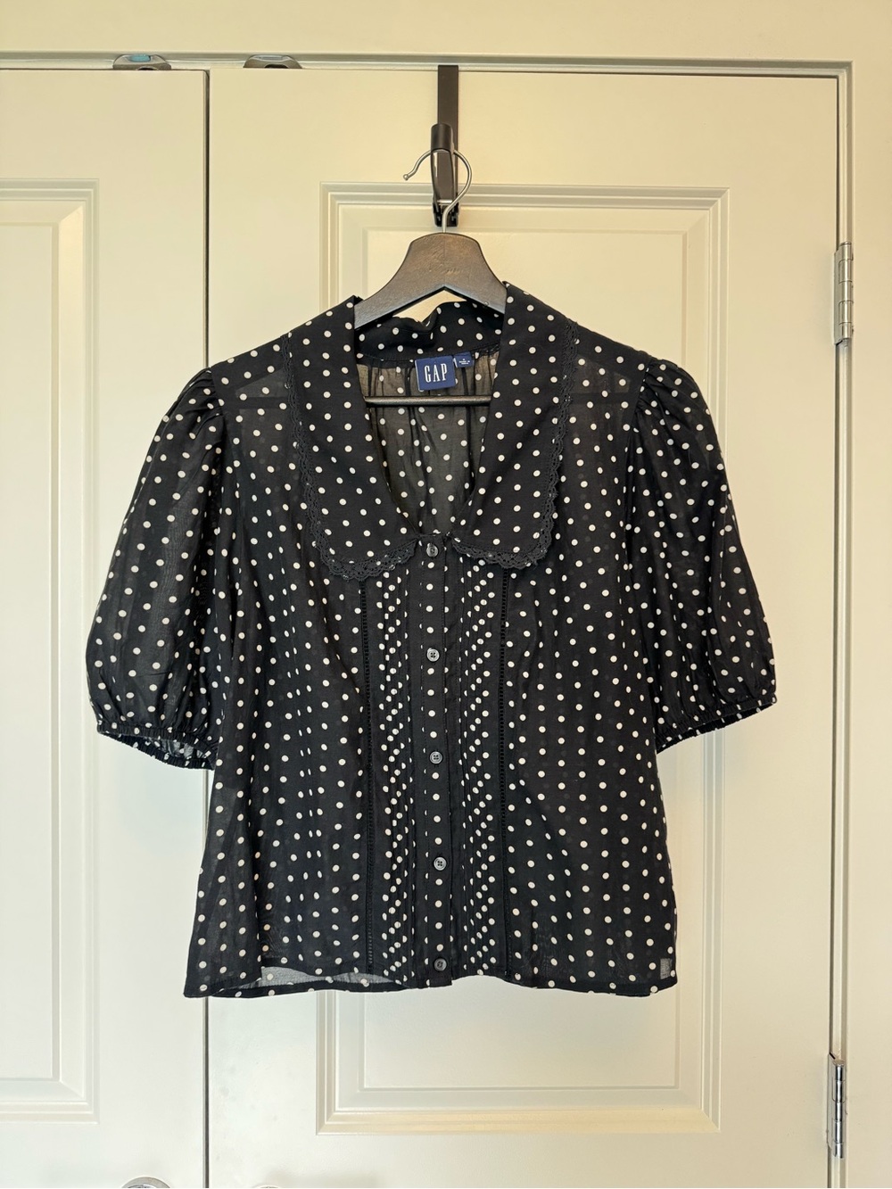 Gap Polka Dot Peter Pan Collar Blouse – Size Medium